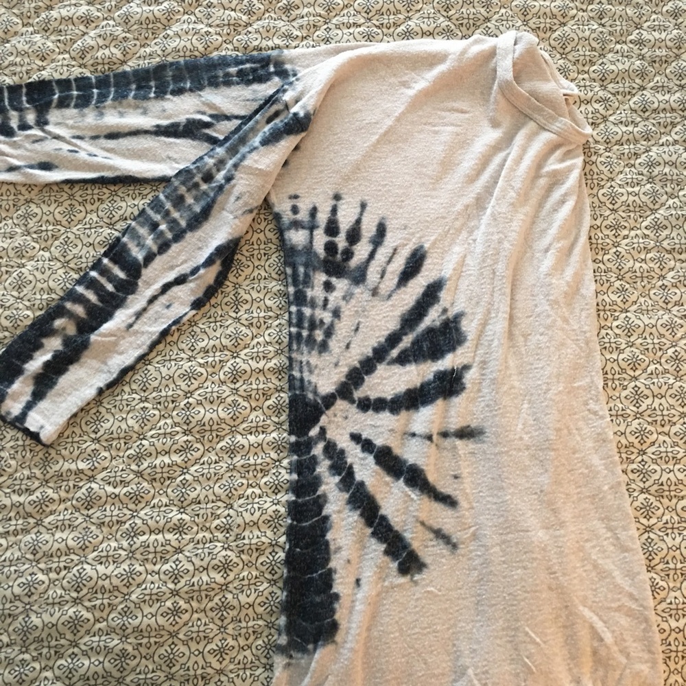 Long sleeved, Loosley woven T-shirt, beautiful!